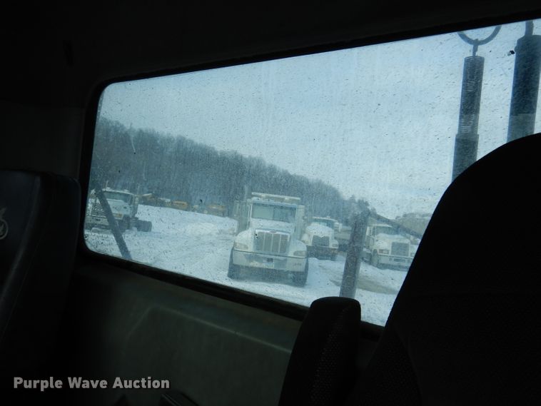 image for item KH9031 2009 Mack CXU613  semi truck