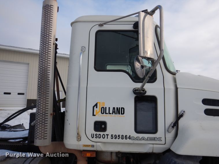 image for item KH9031 2009 Mack CXU613  semi truck