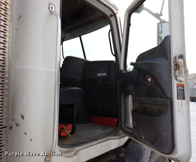 image for item KH9031 2009 Mack CXU613  semi truck