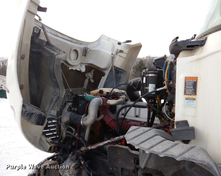 image for item KH9031 2009 Mack CXU613  semi truck