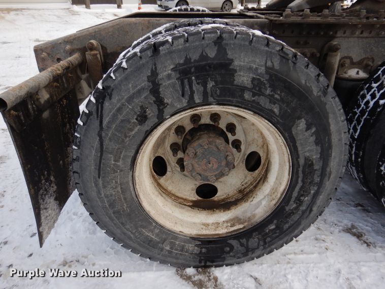 image for item KH9031 2009 Mack CXU613  semi truck