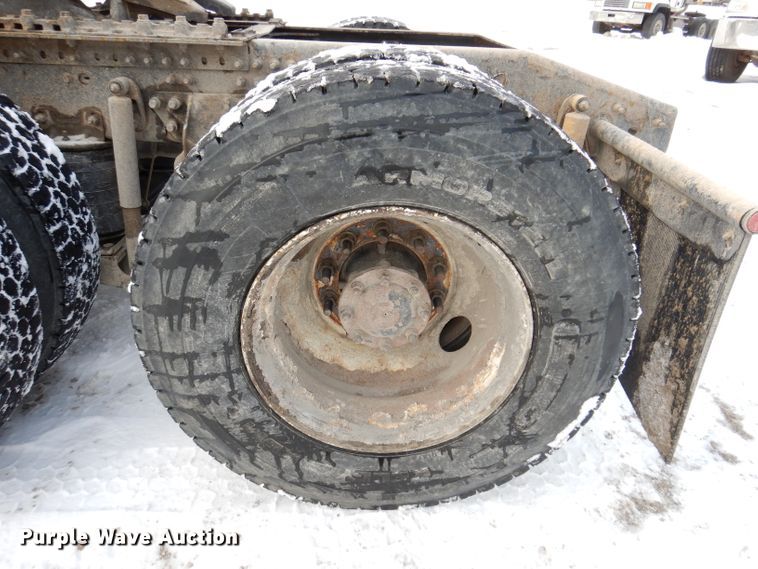 image for item KH9031 2009 Mack CXU613  semi truck