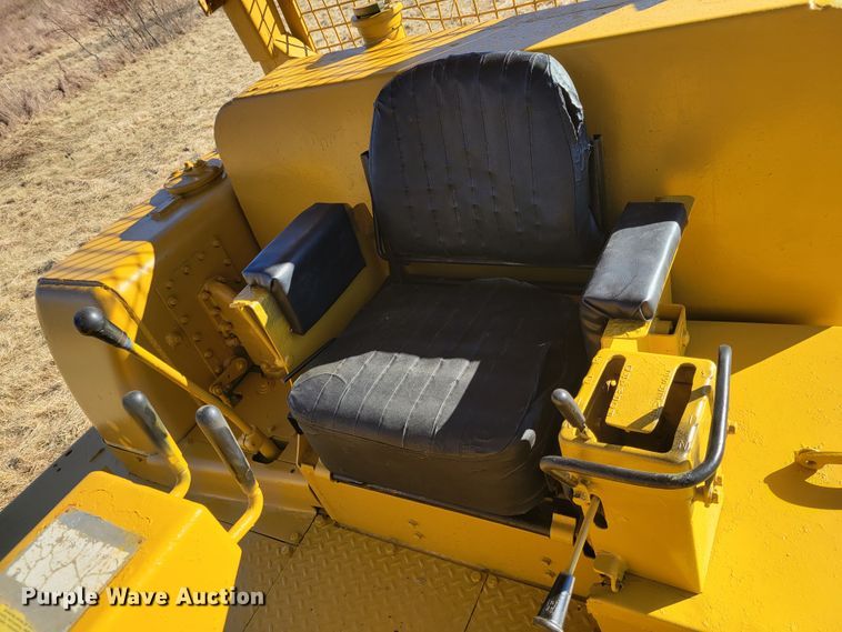 image for item KH9837 1971 Caterpillar D8H  dozer