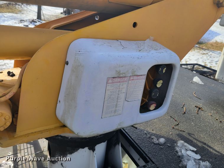 image for item KH9855 1997 GMC C7500  forestry bucket truck