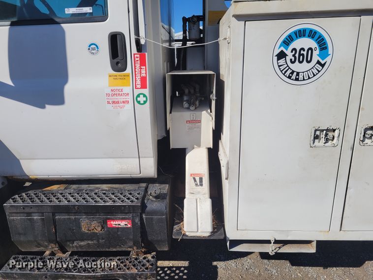 image for item KH9890 2008 GMC C7500  forestry bucket truck