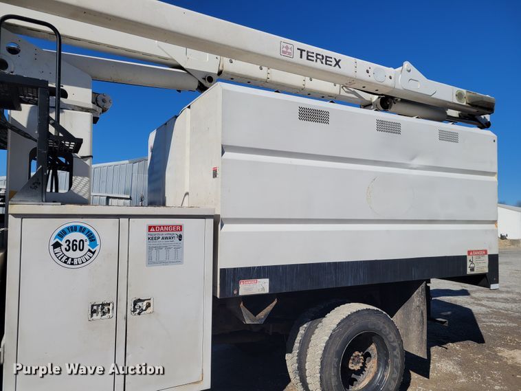 image for item KH9890 2008 GMC C7500  forestry bucket truck