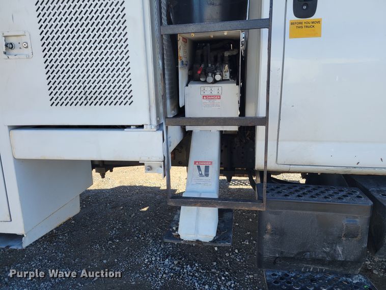 image for item KH9890 2008 GMC C7500  forestry bucket truck