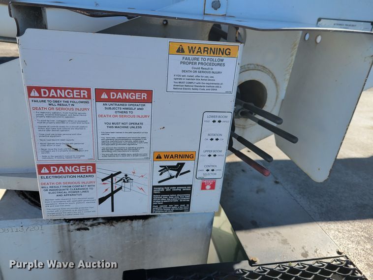 image for item KH9890 2008 GMC C7500  forestry bucket truck