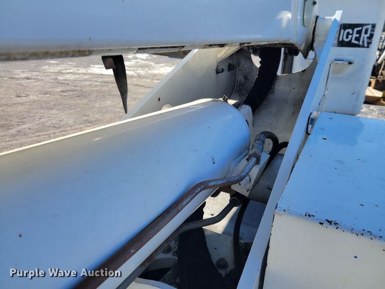 image for item KH9890 2008 GMC C7500  forestry bucket truck