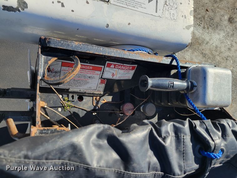 image for item KH9890 2008 GMC C7500  forestry bucket truck