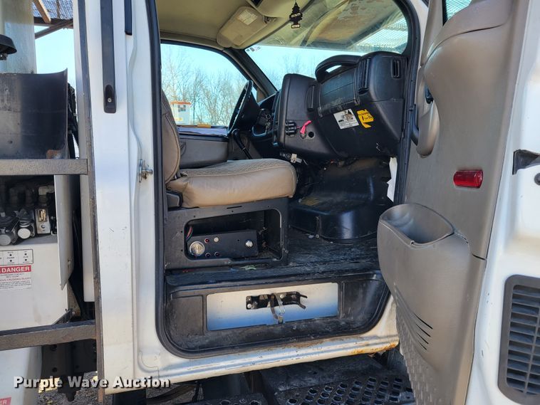 image for item KH9890 2008 GMC C7500  forestry bucket truck