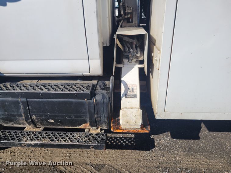 image for item KH9891 2006 GMC C7500  forestry bucket truck