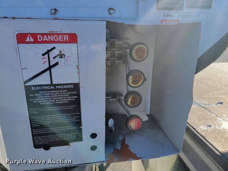 image for item KH9891 2006 GMC C7500  forestry bucket truck