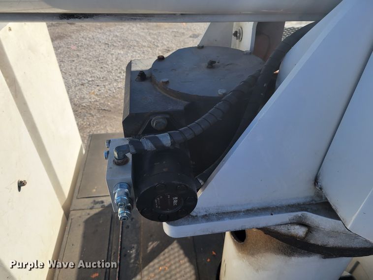 image for item KH9891 2006 GMC C7500  forestry bucket truck