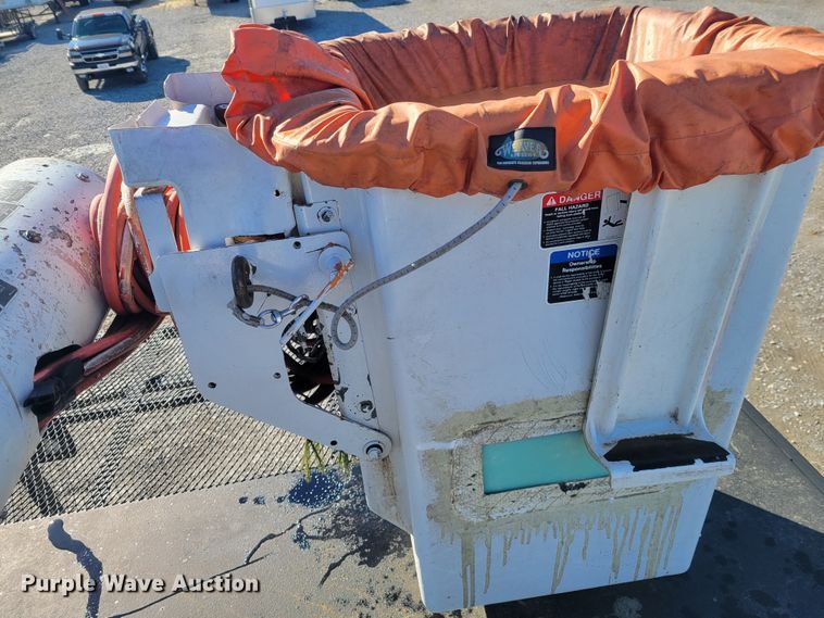 image for item KH9891 2006 GMC C7500  forestry bucket truck