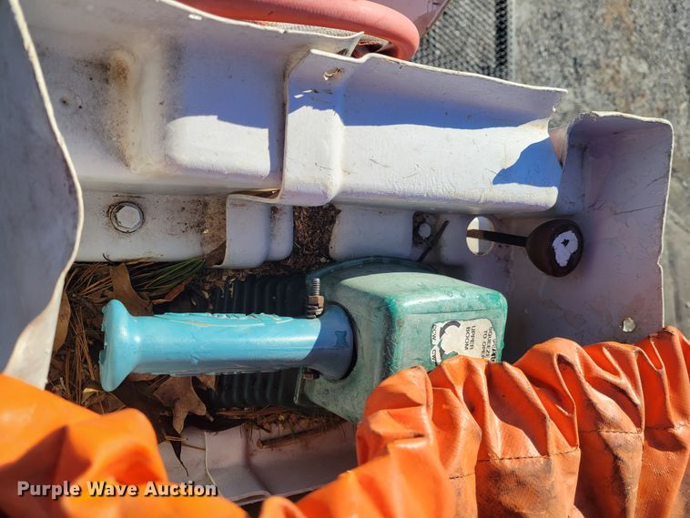 image for item KH9891 2006 GMC C7500  forestry bucket truck