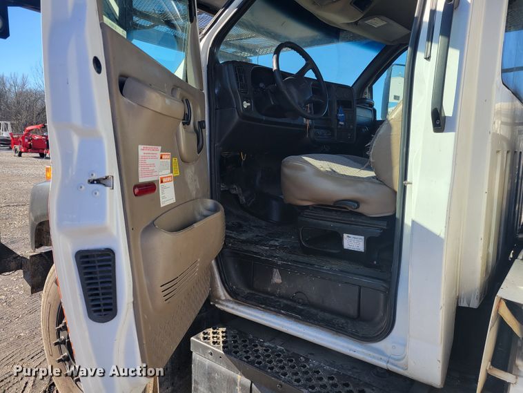 image for item KH9891 2006 GMC C7500  forestry bucket truck