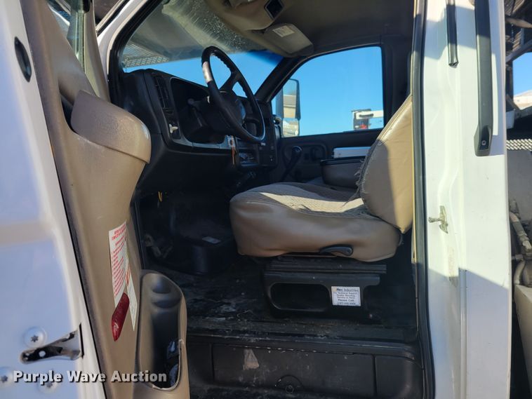 image for item KH9891 2006 GMC C7500  forestry bucket truck