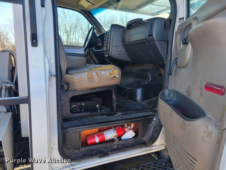 image for item KH9891 2006 GMC C7500  forestry bucket truck