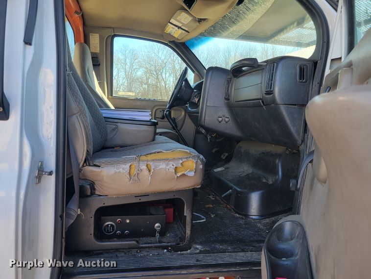 image for item KH9891 2006 GMC C7500  forestry bucket truck