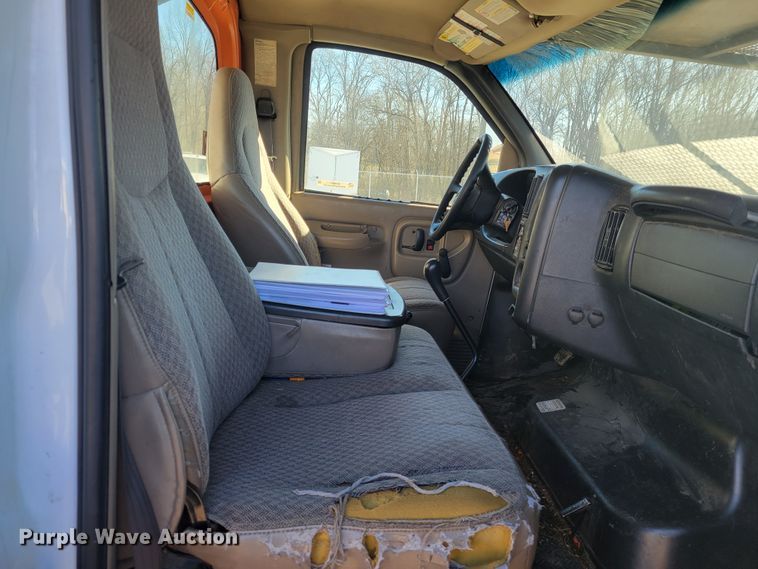 image for item KH9891 2006 GMC C7500  forestry bucket truck