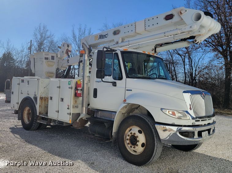 image for item KH9892 2011 International DuraStar 4400  bucket truck