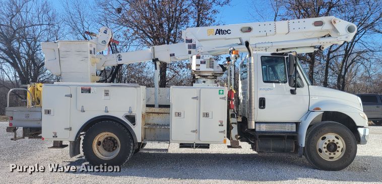 image for item KH9892 2011 International DuraStar 4400  bucket truck