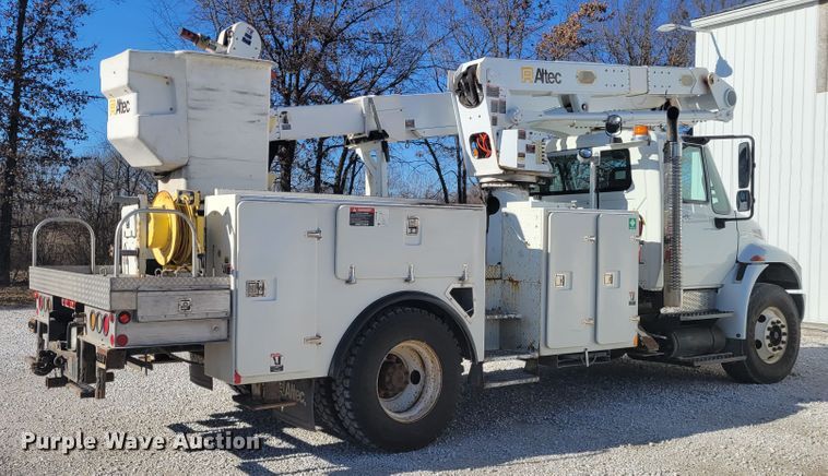 image for item KH9892 2011 International DuraStar 4400  bucket truck