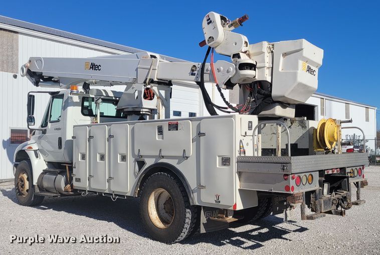 image for item KH9892 2011 International DuraStar 4400  bucket truck