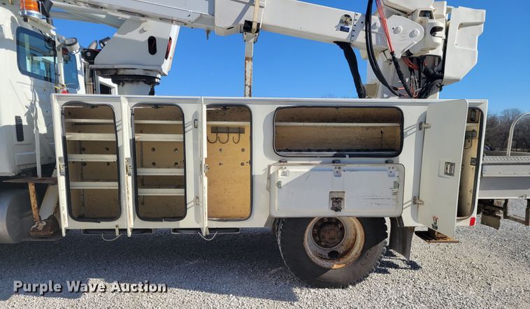 image for item KH9892 2011 International DuraStar 4400  bucket truck