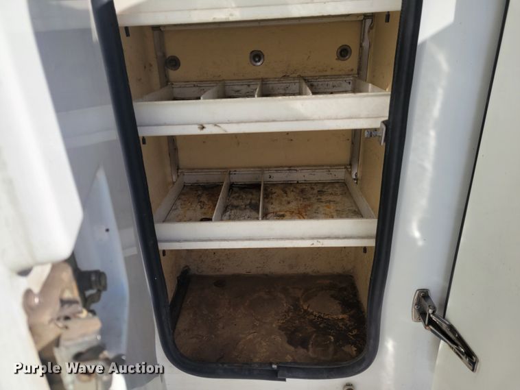 image for item KH9892 2011 International DuraStar 4400  bucket truck