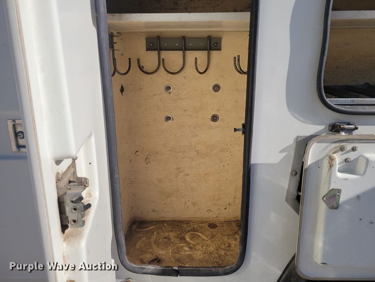 image for item KH9892 2011 International DuraStar 4400  bucket truck