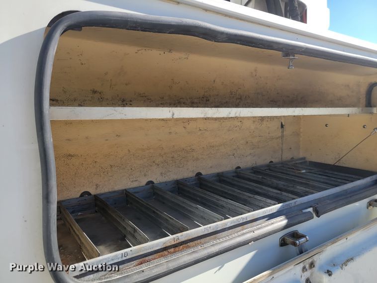 image for item KH9892 2011 International DuraStar 4400  bucket truck