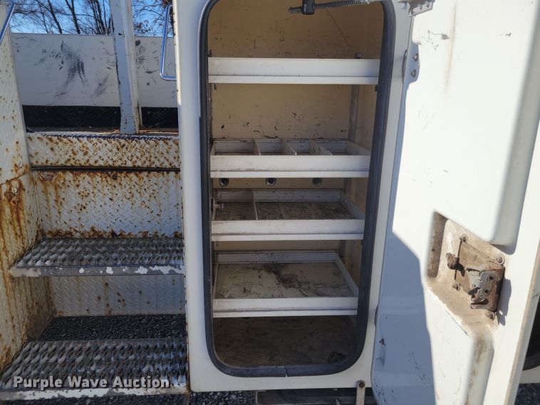 image for item KH9892 2011 International DuraStar 4400  bucket truck