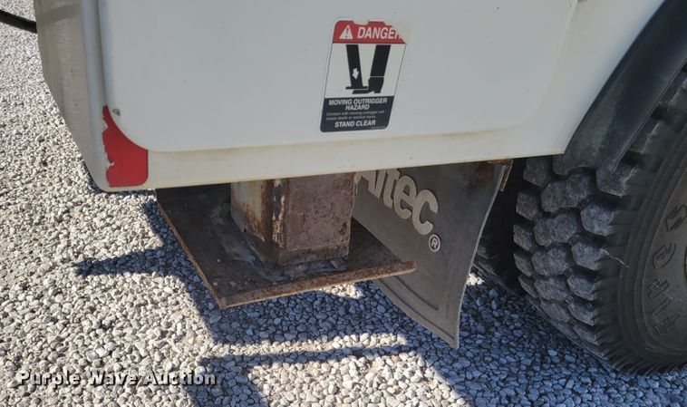 image for item KH9892 2011 International DuraStar 4400  bucket truck