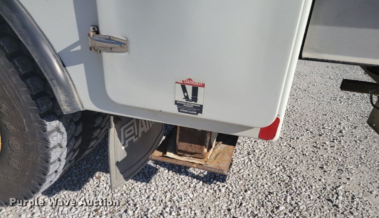 image for item KH9892 2011 International DuraStar 4400  bucket truck