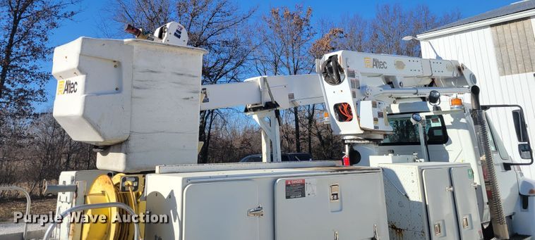 image for item KH9892 2011 International DuraStar 4400  bucket truck