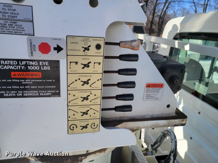 image for item KH9892 2011 International DuraStar 4400  bucket truck