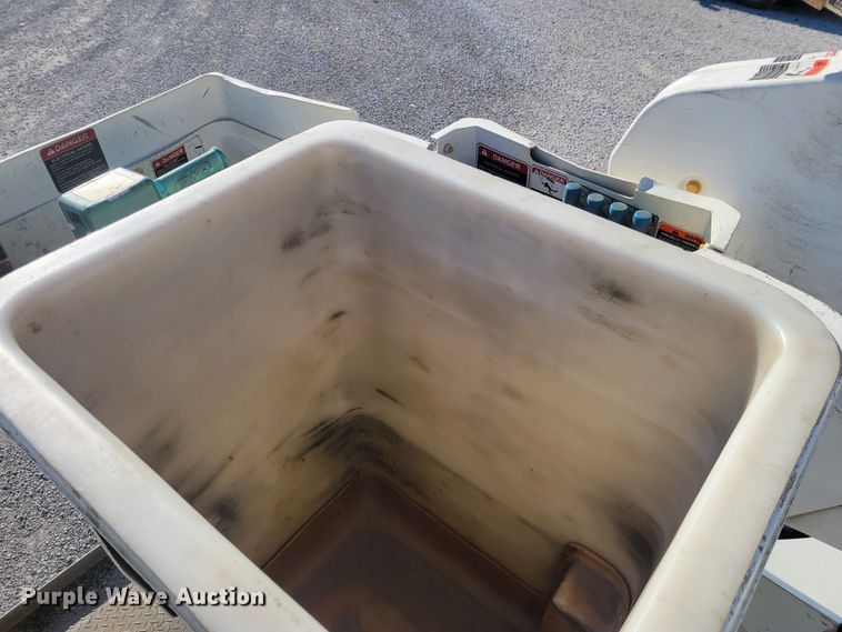 image for item KH9892 2011 International DuraStar 4400  bucket truck