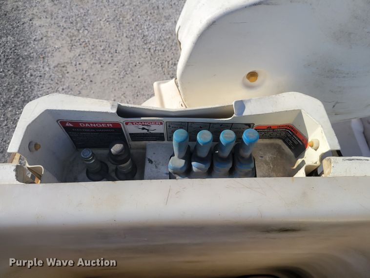 image for item KH9892 2011 International DuraStar 4400  bucket truck