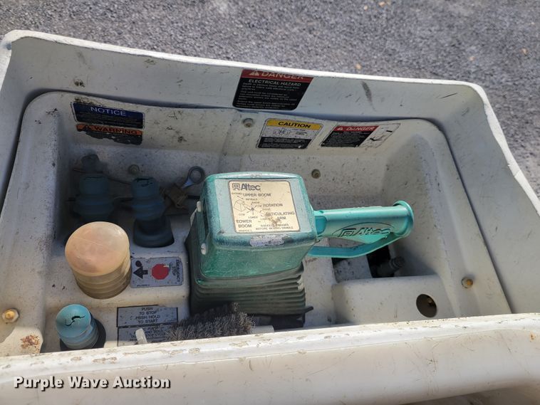 image for item KH9892 2011 International DuraStar 4400  bucket truck