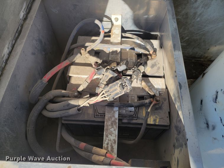 image for item KH9892 2011 International DuraStar 4400  bucket truck