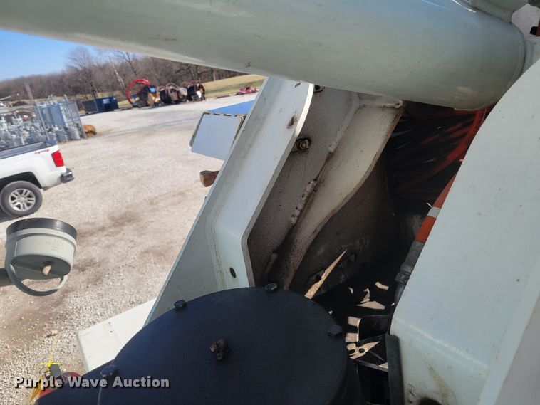 image for item KH9892 2011 International DuraStar 4400  bucket truck