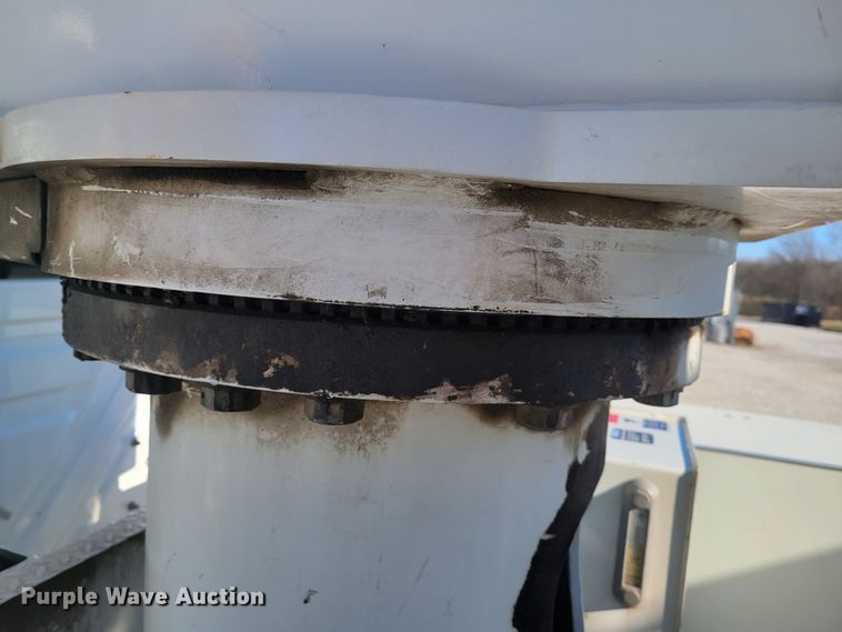 image for item KH9892 2011 International DuraStar 4400  bucket truck