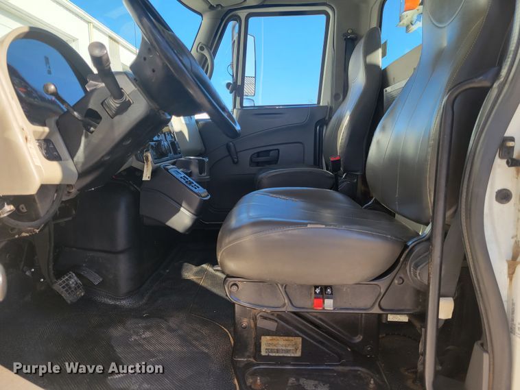 image for item KH9892 2011 International DuraStar 4400  bucket truck