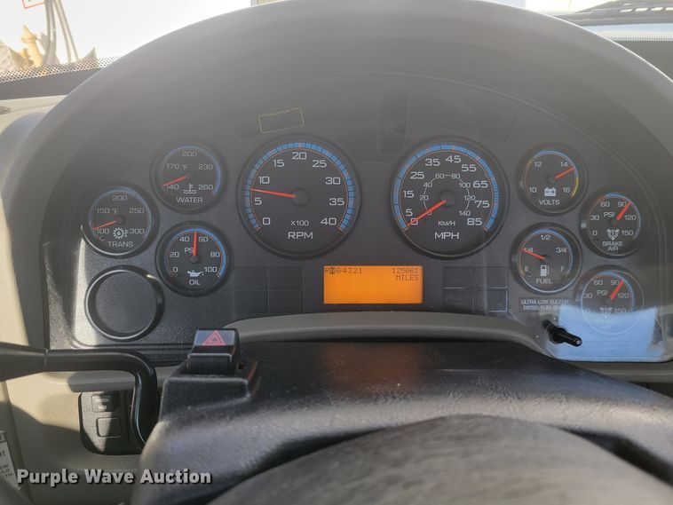 image for item KH9892 2011 International DuraStar 4400  bucket truck