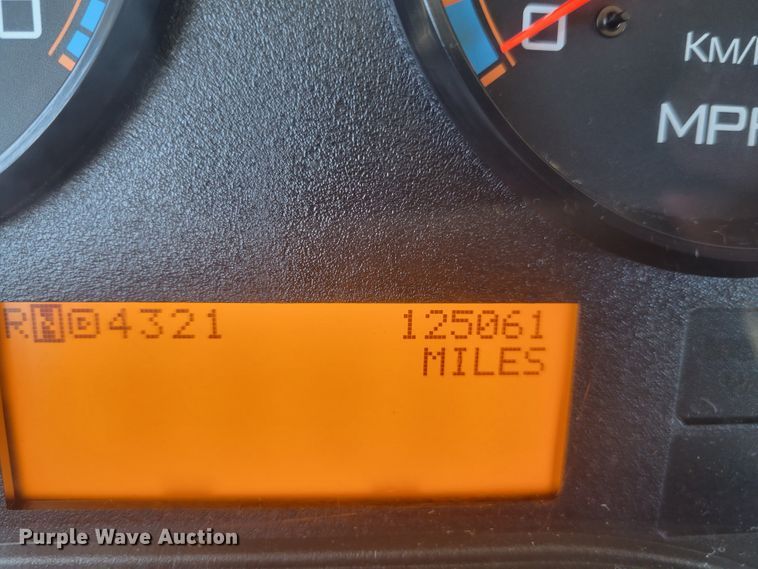 image for item KH9892 2011 International DuraStar 4400  bucket truck