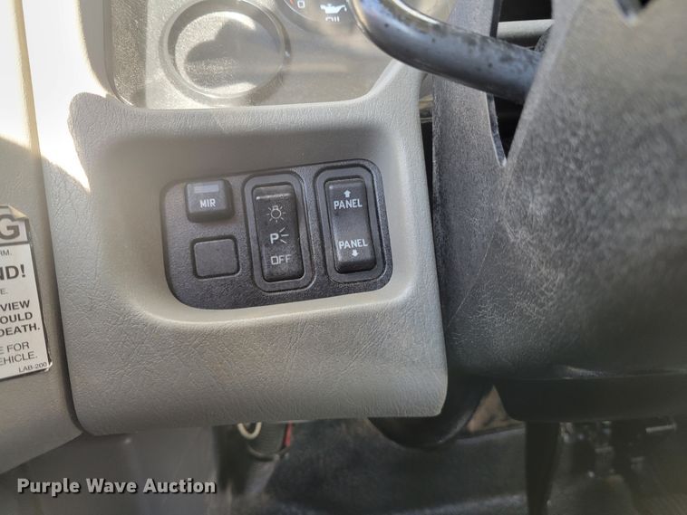 image for item KH9892 2011 International DuraStar 4400  bucket truck