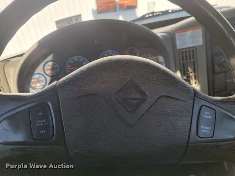 image for item KH9892 2011 International DuraStar 4400  bucket truck