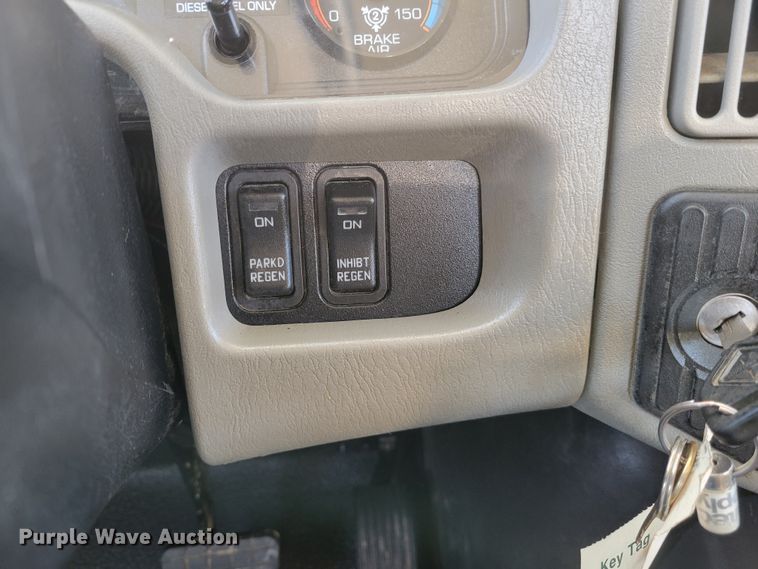 image for item KH9892 2011 International DuraStar 4400  bucket truck